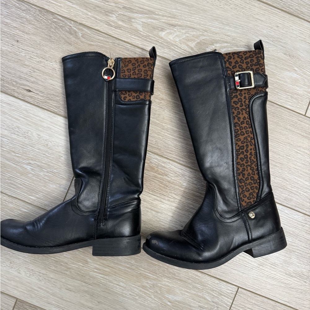 Tommy Hilfiger Black Leather Boots with Leopard Print Accent.